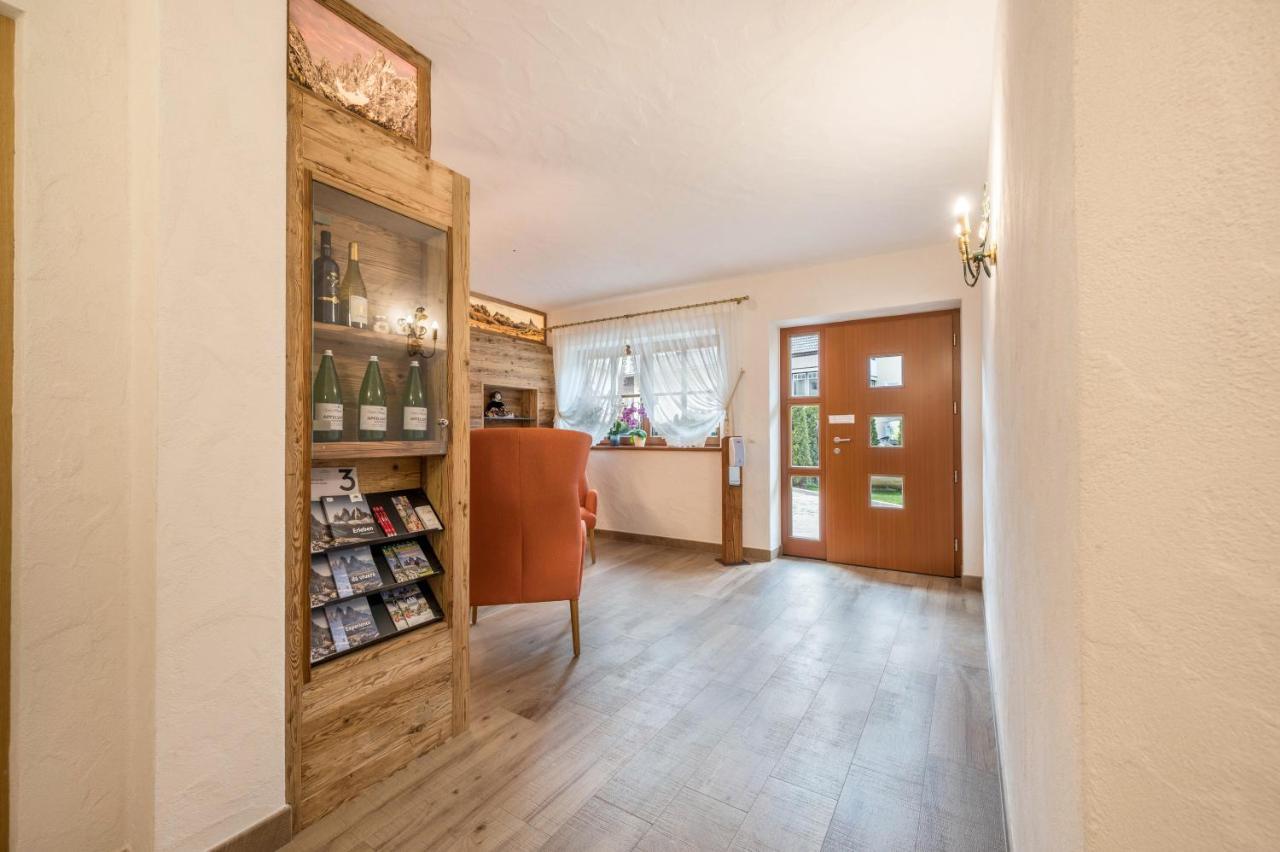 Haus Zur Vogelweide App 1 Apartamento Dobbiaco Exterior foto